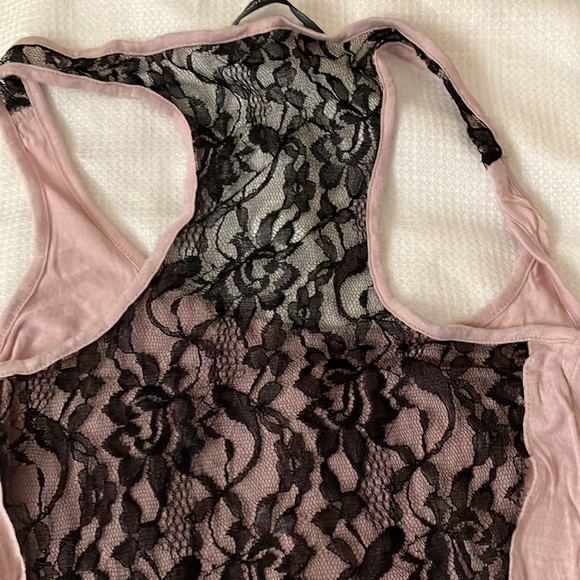 Pink long tank top with lace back - Picture 3 of 4